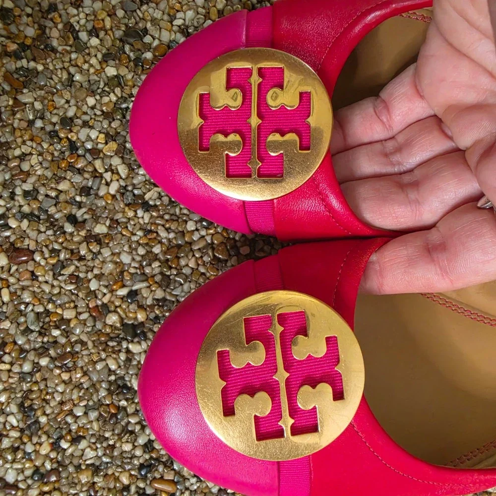 Tory Burch Reva Pink Leather Ballet Flats Gold Logo Medallion Size 8.5M